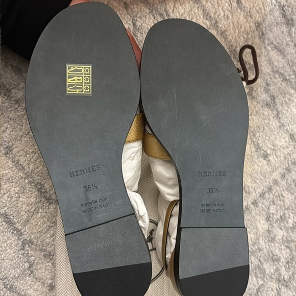 💕HP💕Hermes Santorini sandal dore (metallic gold) - Picture 8 of 8